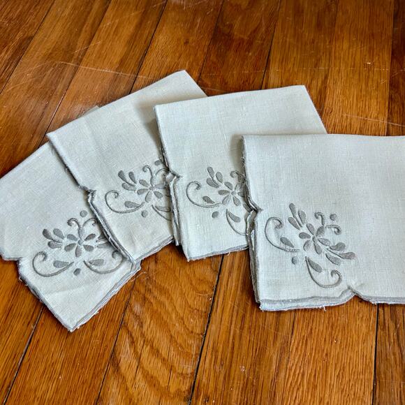 Vintage Cream Embroidered Linen Blend Napkins Set of 4 Scalloped Border. - Picture 7 of 10